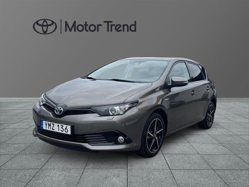 Mörkgrå (grå) Begagnad 2018 Toyota Auris Hybrid Edition Halvkombi | 189 000 kr (Marknadspris) - Bild 1/4