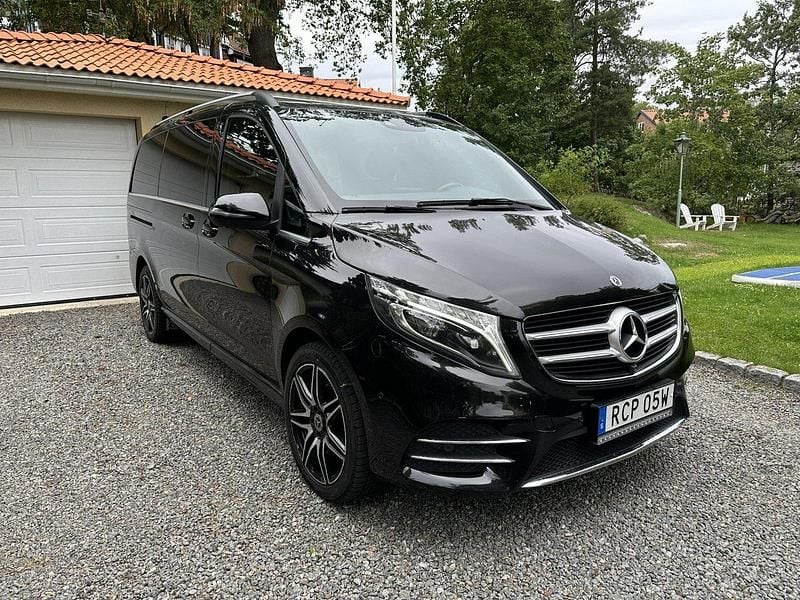 Svart Begagnad 2019 Mercedes V250 AMG Minibuss | 495 000 kr (Marknadspris) - Bild 1/4