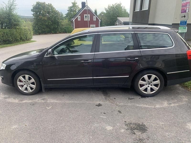 Brun Begagnad 2010 VW Passat Kombi | 39 000 kr (Marknadspris) - Bild 1/4