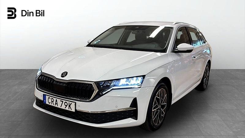 Vit Begagnad 2024 Skoda Octavia Selection Kombi | 369 900 kr - Bild 1/4