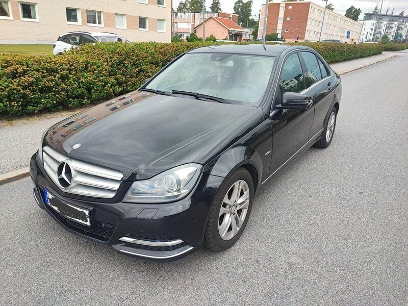 Svart Begagnad 2012 Mercedes C220 Avantgarde Sedan | 77 000 kr (Bra pris) - Bild 1/4