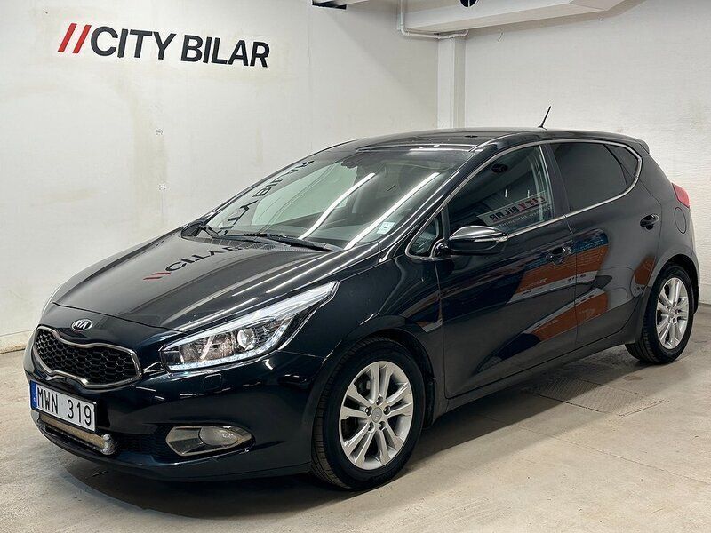 Svart Begagnad 2012 Kia Ceed Comfort Halvkombi | 64 900 kr (Marknadspris) - Bild 1/4