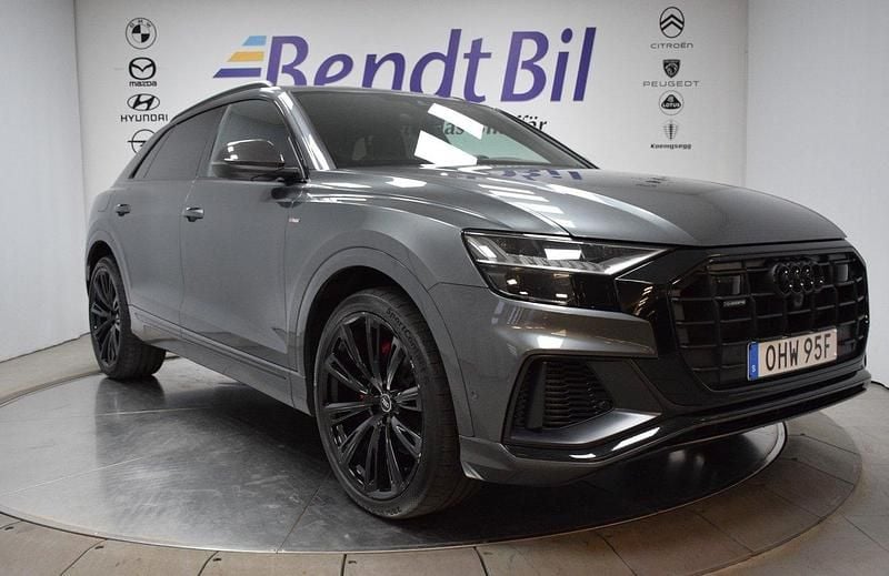 Grå Begagnad 2022 Audi Q8 Competition SUV | 749 500 kr - Bild 1/3
