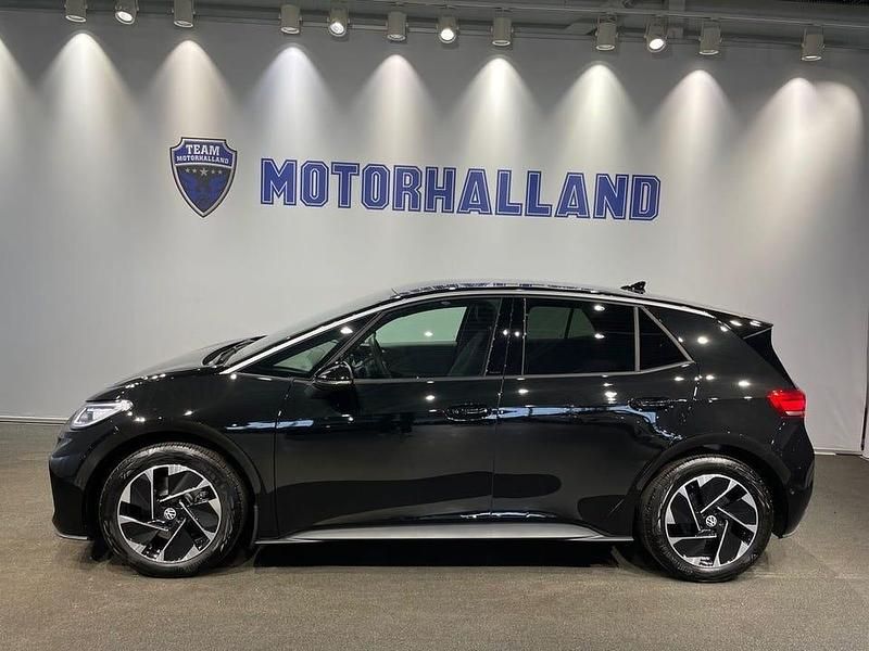 Svart Begagnad 2025 VW ID.3 Pro Performance Halvkombi | 399 900 kr - Bild 1/4