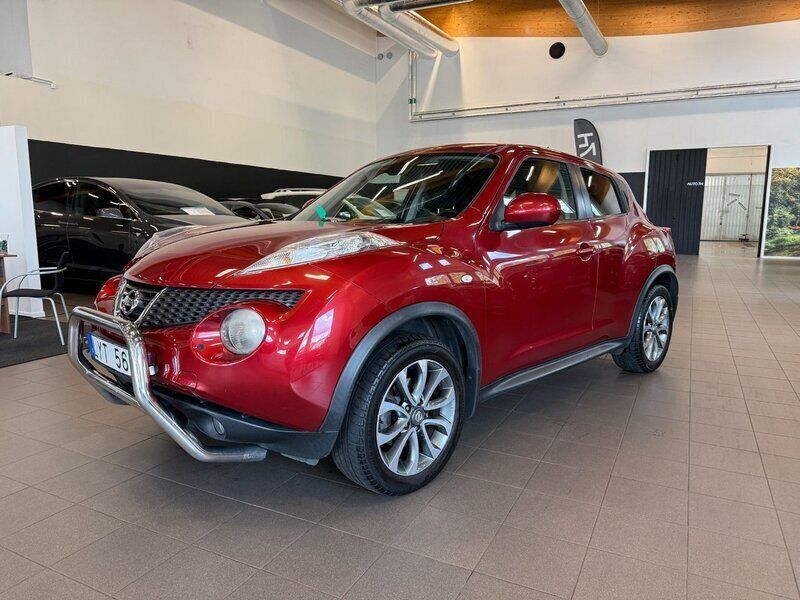 Mörkröd Begagnad 2011 Nissan Juke SUV | 99 900 kr (Marknadspris) - Bild 1/4
