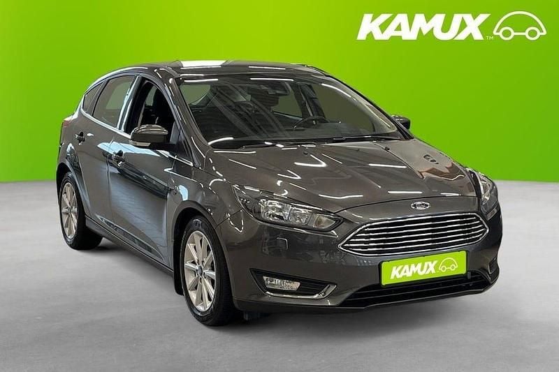 Grå Begagnad 2016 Ford Focus Halvkombi | 119 800 kr (Marknadspris) - Bild 1/3