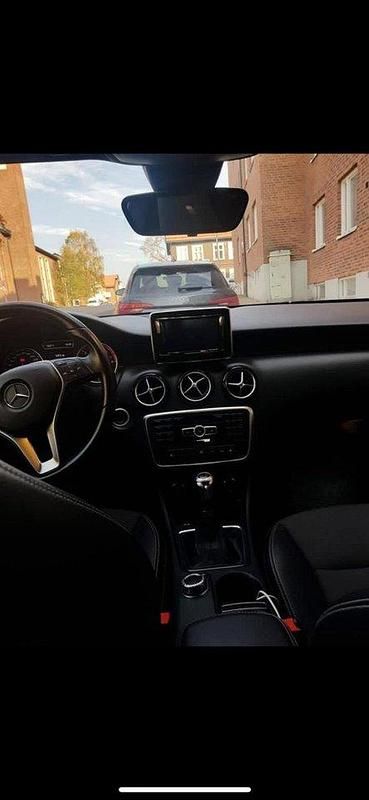 Vit Begagnad 2013 Mercedes A180 Style Halvkombi | 95 000 kr (Marknadspris) - Bild 1/3