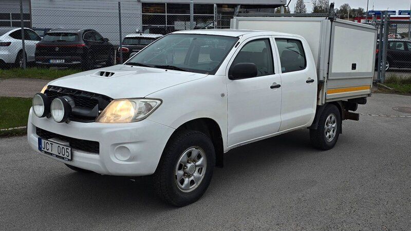 Vit Begagnad 2011 Toyota HiLux Pickup | 159 000 kr (Marknadspris) - Bild 1/4