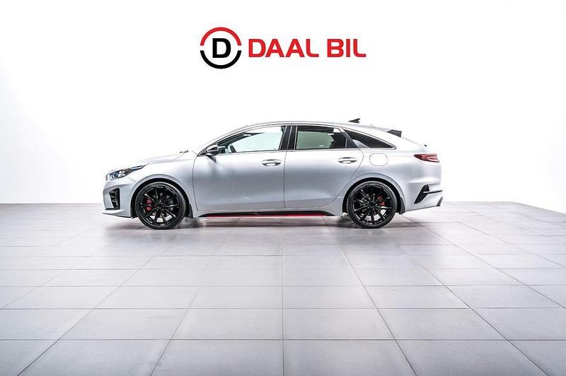 Grå Begagnad 2019 Kia ProCeed GT 2 Halvkombi | 224 700 kr (Marknadspris) - Bild 1/4