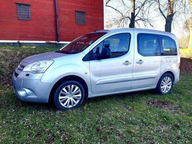 Silver Begagnad 2010 Citroën Berlingo Minibuss | 36 000 kr (Superpris) - Bild 1/4