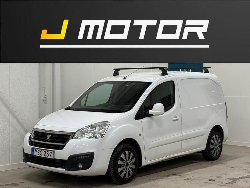 Vit Begagnad 2016 Peugeot Partner Minibuss | 72 900 kr (Bra pris) - Bild 1/4