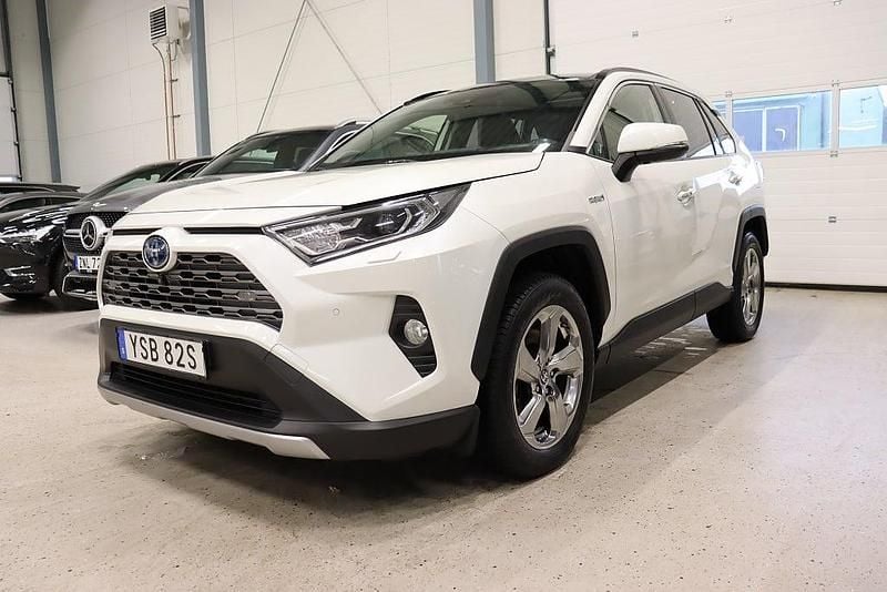Vit Begagnad 2020 Toyota RAV4 Hybrid Executive SUV | 329 400 kr (Marknadspris) - Bild 1/4