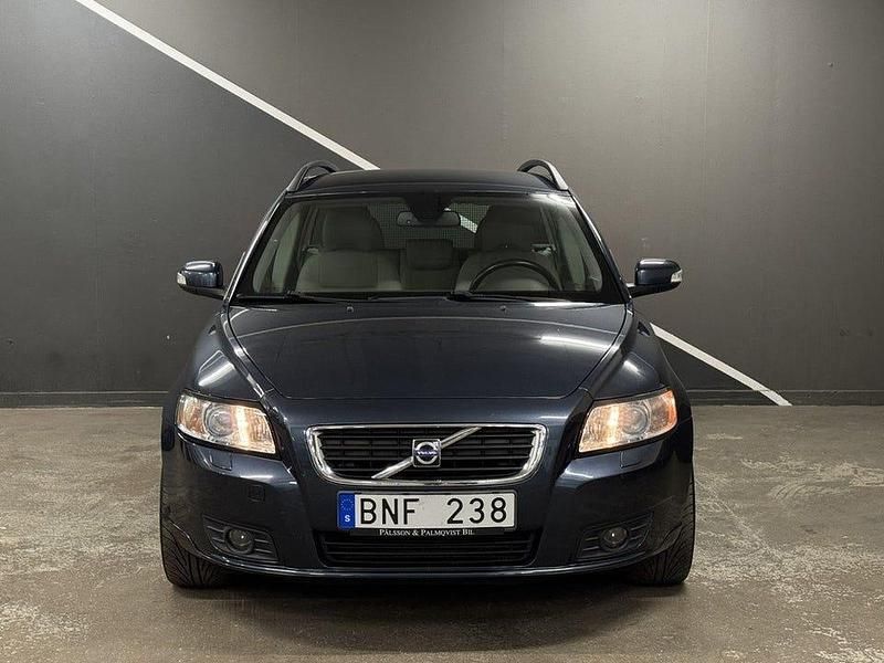 Begagnad Volvo V50 Momentum 109 HK (80 kW) 2009 Blå Kombi