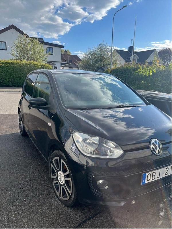 Svart Begagnad 2014 VW up! high up! Halvkombi | 64 000 kr (Marknadspris) - Bild 1/4