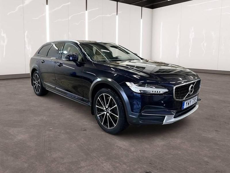 Blå Begagnad 2019 Volvo V90 CC Momentum Kombi | 269 900 kr (Bra pris) - Bild 1/4