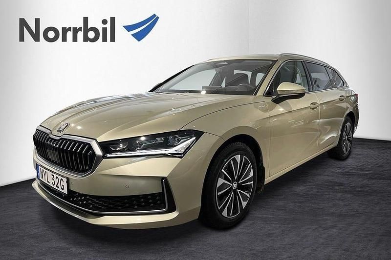 Begagnad Skoda Superb LAURIN & KLEMENT 193 HK (141 kW) 2025 Ljusgul Kombi