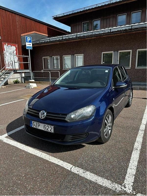 Blå Begagnad 2011 VW Golf VI Halvkombi | 39 900 kr (Bra pris) - Bild 1/4