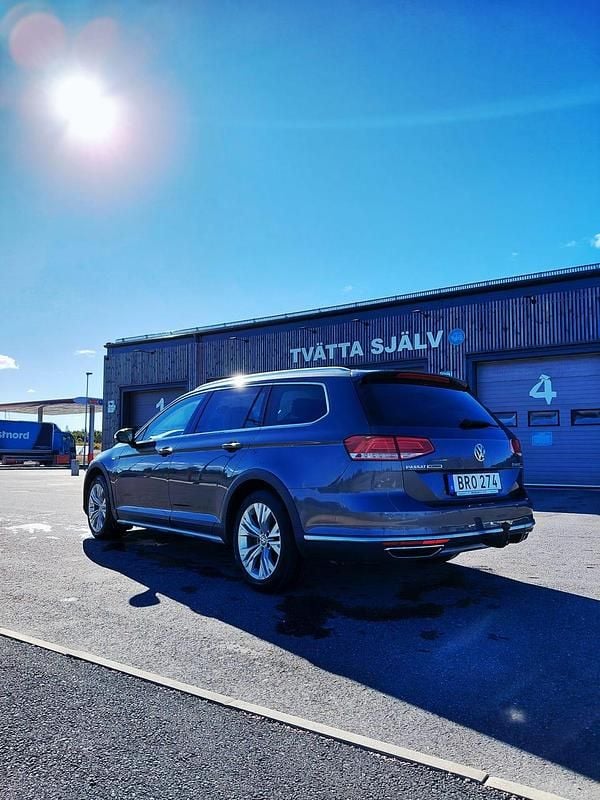 Begagnad VW Passat Alltrack Executive 190 HK (139 kW) 2017 Grå metallic Kombi