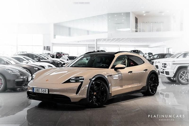 Ljusbrun Begagnad 2023 Porsche Taycan Cross Turismo Kombi | 729 000 kr - Bild 1/4