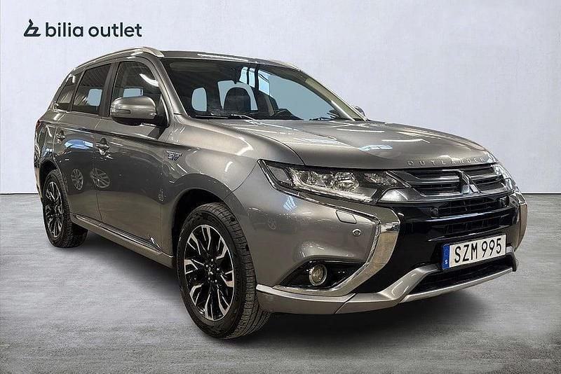 Begagnad Mitsubishi Outlander P-HEV 121 HK (88 kW) 2017 Grå SUV