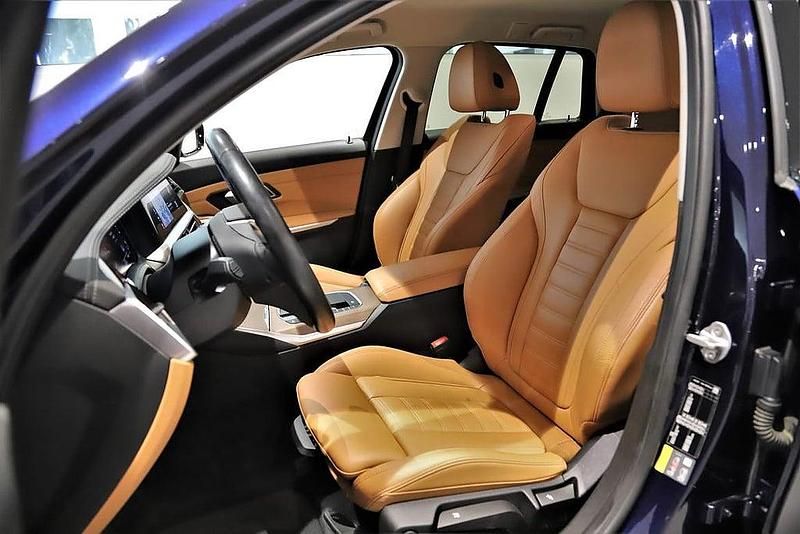 Begagnad BMW 330e Luxury Line 184 HK (135 kW) 2020 Blå Kombi