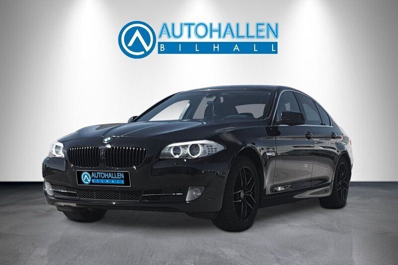 Svart Begagnad 2011 BMW 520 Sedan | 112 900 kr (Marknadspris) - Bild 1/4