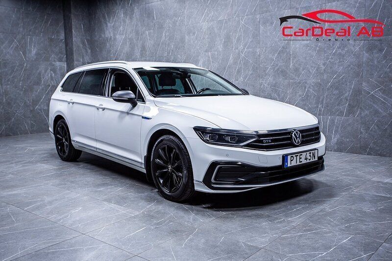 Vit Begagnad 2021 VW Passat GTE Kombi | 194 800 kr (Marknadspris) - Bild 1/4