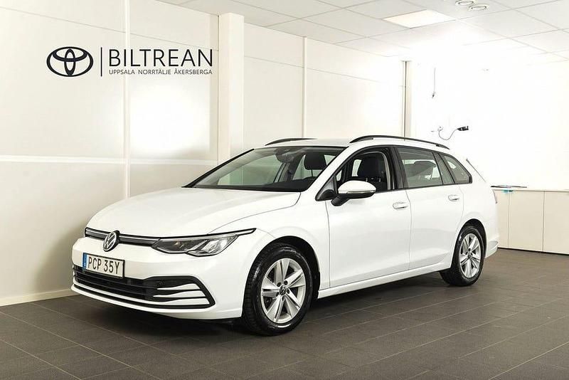 Vit Begagnad 2022 VW Golf VIII Kombi | 199 900 kr (Marknadspris) - Bild 1/4