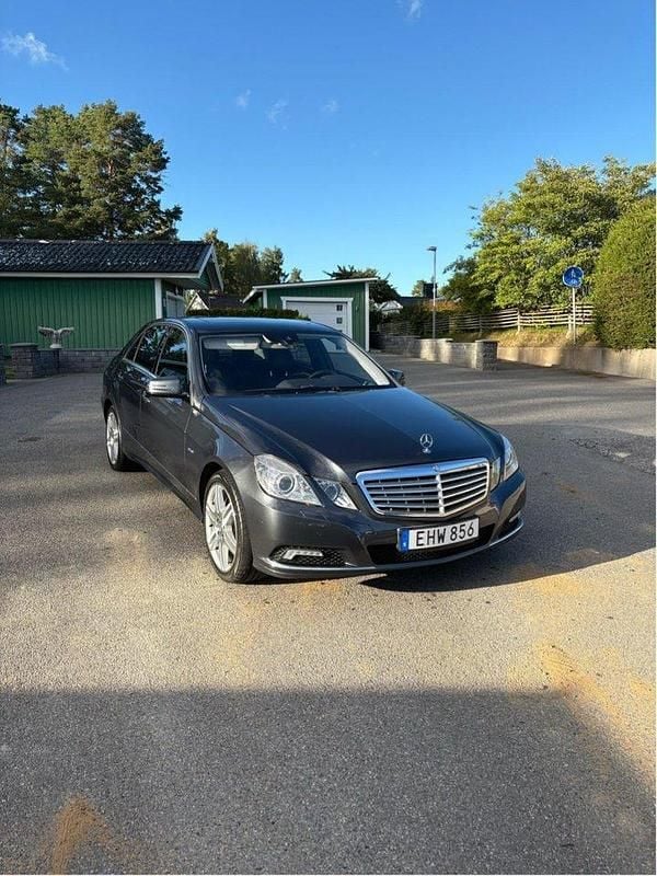 Grå Begagnad 2010 Mercedes E350 Exclusive Sedan | 115 000 kr (Marknadspris) - Bild 1/4