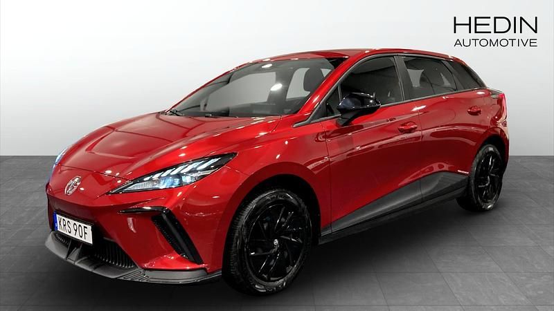 Röd (red) Begagnad 2023 MG MG4 EV Halvkombi | 239 900 kr (Marknadspris) - Bild 1/4