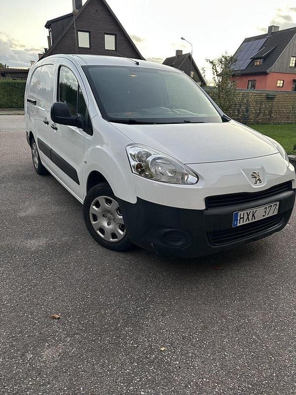 Vit Begagnad 2013 Peugeot Partner Minibuss | 44 000 kr (Bra pris) - Bild 1/4