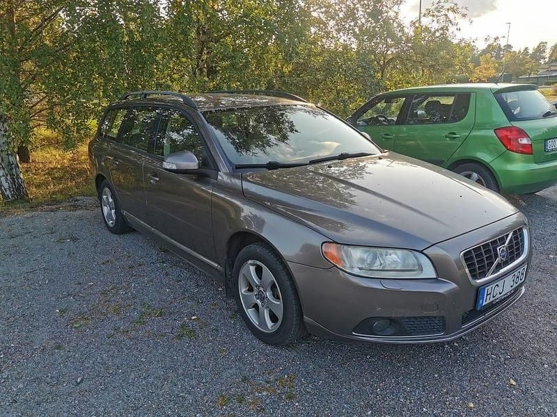 Begagnad 2009 Volvo V70 Kombi | 49 000 kr (Marknadspris) - Bild 1/4