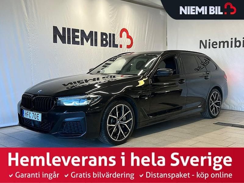 Vit Begagnad 2022 BMW 530e M Sport Kombi | 349 900 kr (Marknadspris) - Bild 1/4