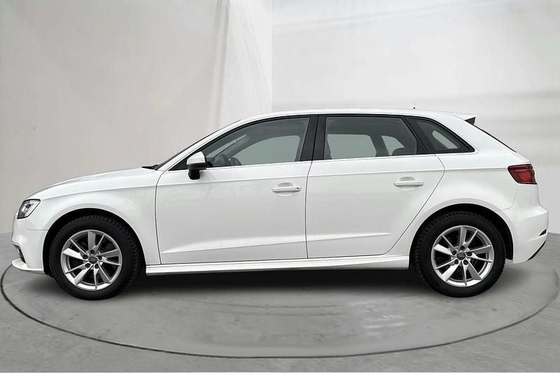 Begagnad Audi A3 Proline 204 HK (150 kW) 2020 Vit Sedan