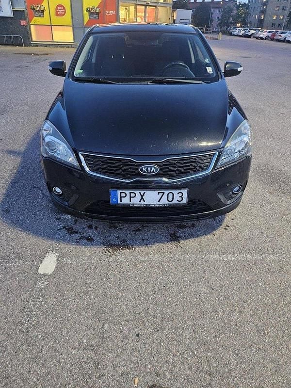 Svart Begagnad 2011 Kia ProCeed Halvkombi | 45 000 kr (Marknadspris) - Bild 1/4