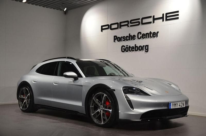 Silver Begagnad 2023 Porsche Taycan 4S Cross Turismo Sedan | 899 000 kr (Superpris) - Bild 1/4