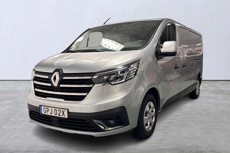 Grå Begagnad 2024 Renault Trafic Minibuss | 379 900 kr (Marknadspris) - Bild 1/4