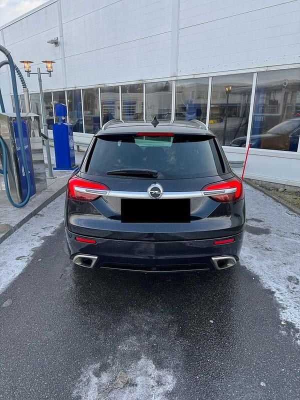Begagnad Opel Insignia OPC 325 HK (239 kW) 2016 Svart metallic Kombi