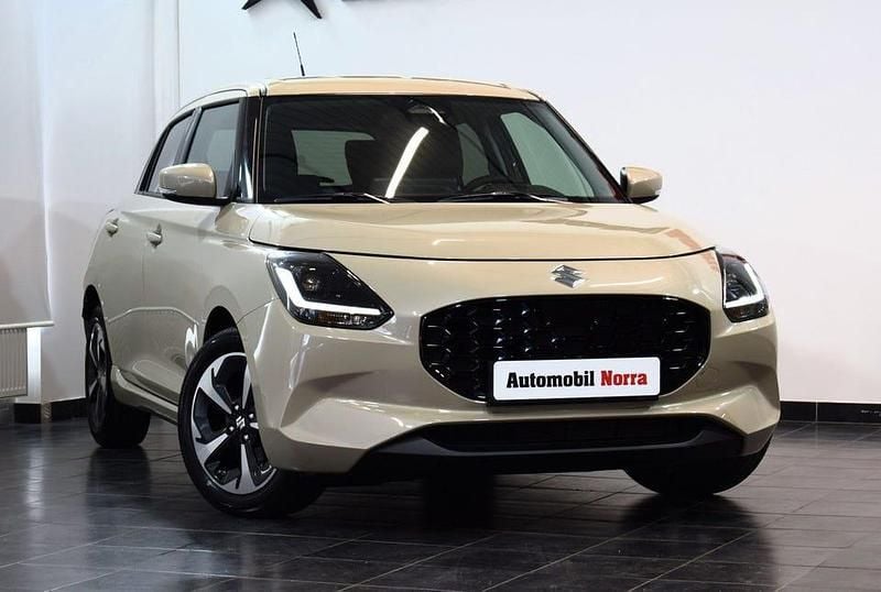 Begagnad Suzuki Swift 82 HK (60 kW) 2024 Caravan ivory Halvkombi