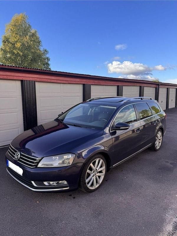 Blå Begagnad 2011 VW Passat Kombi | 69 000 kr (Bra pris) - Bild 1/4