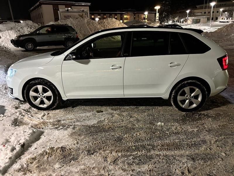 Begagnad 2017 Skoda Rapid Halvkombi | 98 000 kr (Marknadspris) - Bild 1/4