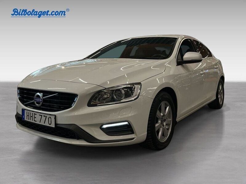 Vit Begagnad 2018 Volvo S60 R-Design Sedan | 203 000 kr - Bild 1/4