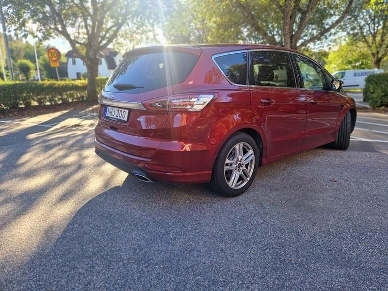 Begagnad Ford S-MAX S 180 HK (132 kW) 2016 Minibuss