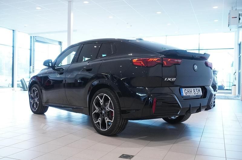 Begagnad BMW iX2 M Sport 150 kW (204 HK) 2026 Svart SUV