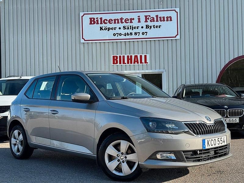 Ljusbrun Begagnad 2015 Skoda Fabia Style Halvkombi | 139 900 kr (Lite dyr) - Bild 1/4