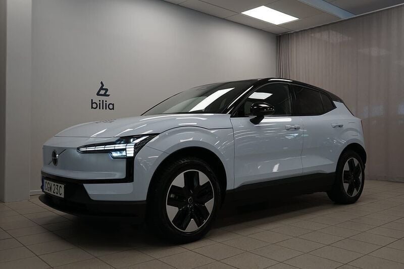 Ljusblå Begagnad 2024 Volvo EX30 Plus SUV | 399 900 kr (Marknadspris) - Bild 1/3