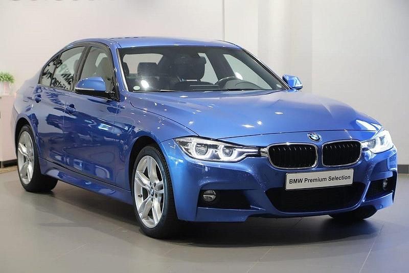 Blå Begagnad 2018 BMW 320 Shadowline Sedan | 269 000 kr (Dyr) - Bild 1/3