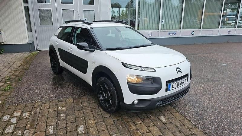Vit Begagnad 2014 Citroën C4 Cactus PureTech Halvkombi | 79 900 kr (Marknadspris) - Bild 1/4