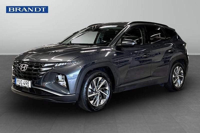 Grå Begagnad 2022 Hyundai Tucson SUV | 269 900 kr (Marknadspris) - Bild 1/4