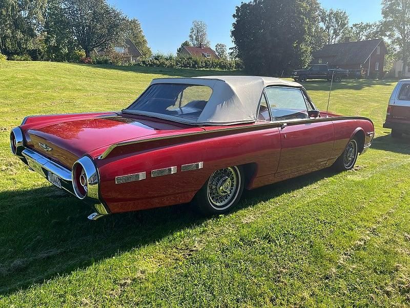 Begagnad Ford V8 305 HK (224 kW) 1962 Röd Cab